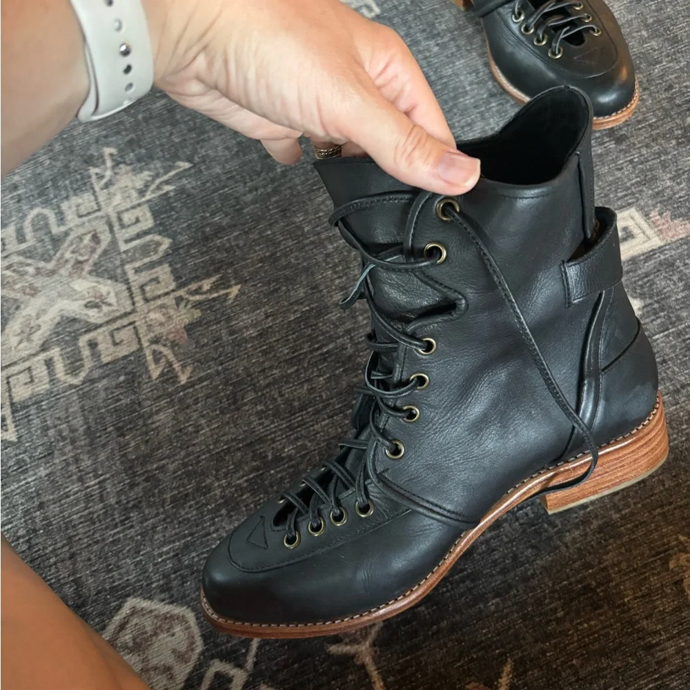 Like NEW High quality leather ELF Women's Black Leather Lace-Up Boots - Picture 10 of 12